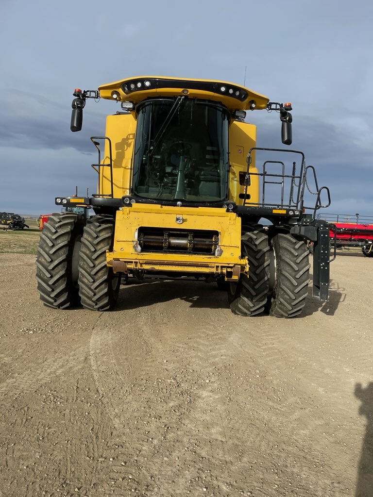 2021 New Holland CR9.90 Combine