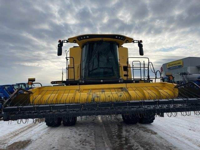 2021 New Holland CR9.90 Combine