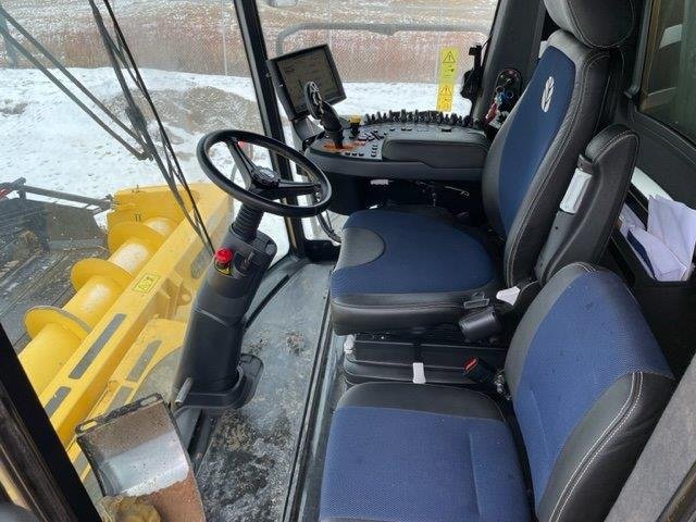 2021 New Holland CR9.90 Combine