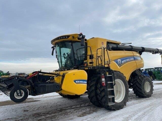 2021 New Holland CR9.90 Combine
