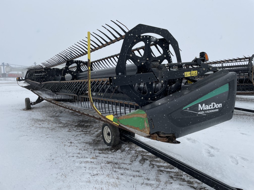 2016 MacDon FD75-40 Header Combine