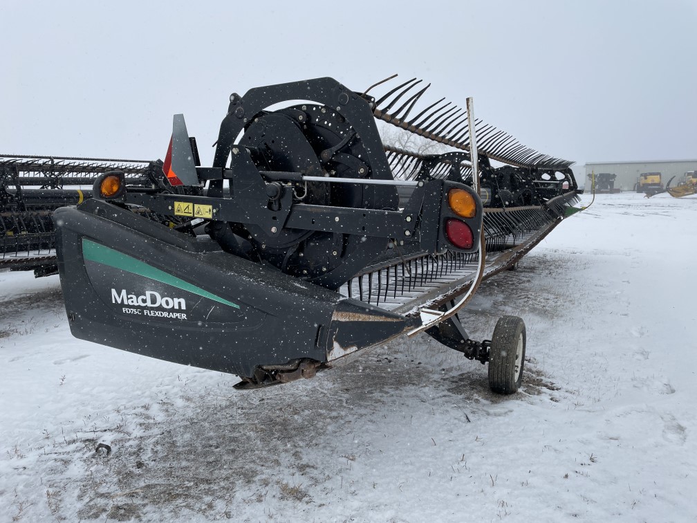 2016 MacDon FD75-40 Header Combine