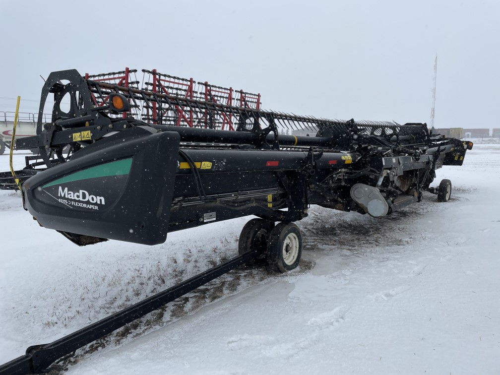 2016 MacDon FD75-40 Header Combine