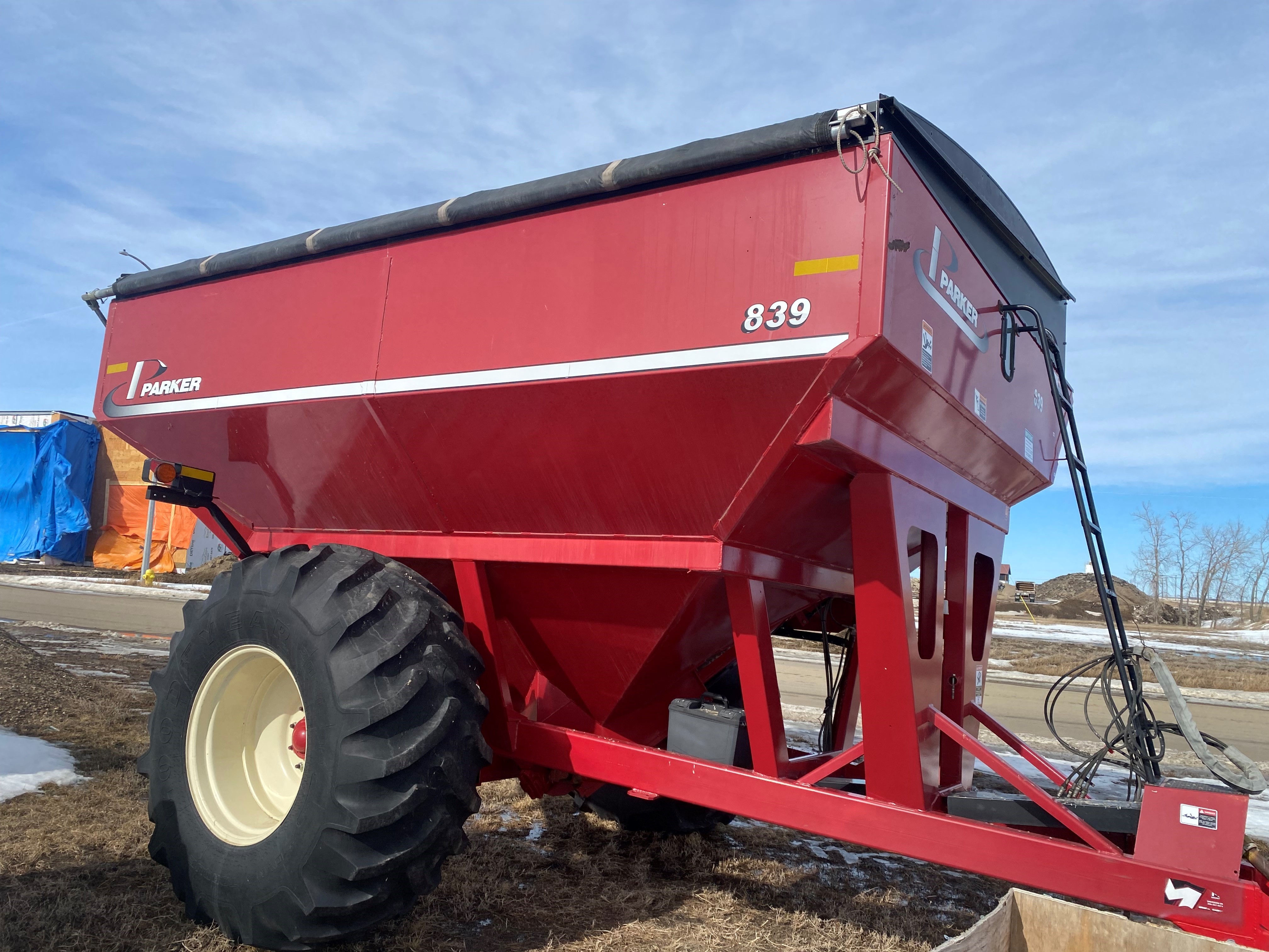 2011 Unverferth 839 Grain Cart