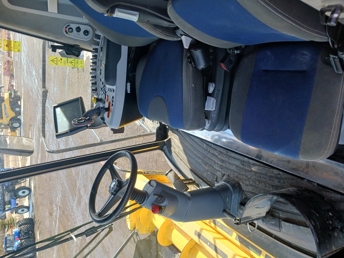 2019 New Holland CR9.90 Combine