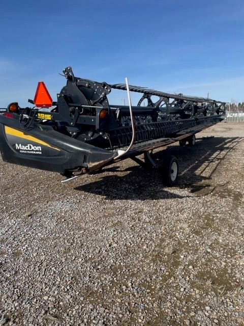 2016 MacDon FD75-40 Header Combine