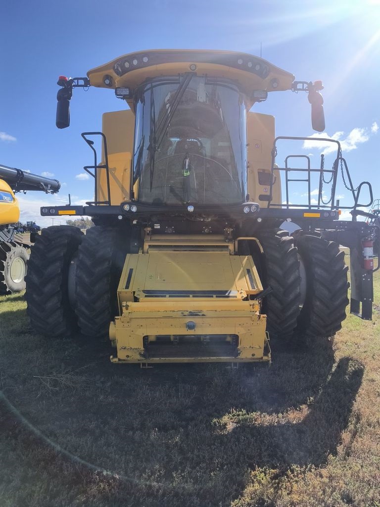 2021 New Holland CR9.90 Combine