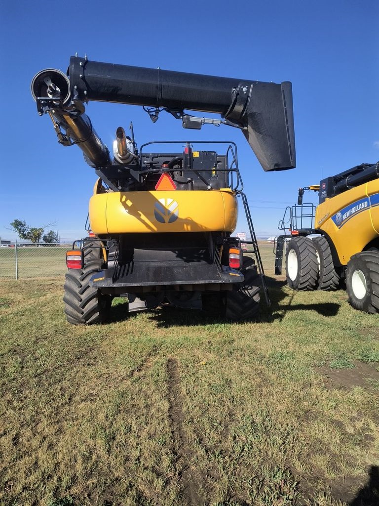 2021 New Holland CR9.90 Combine