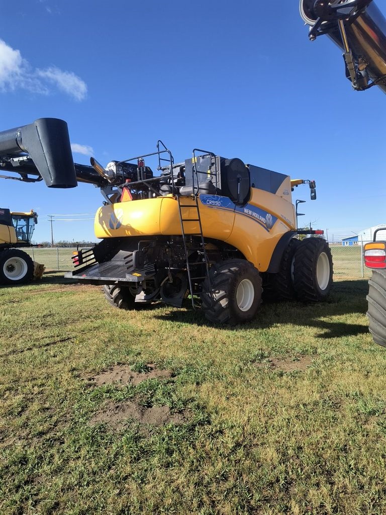 2021 New Holland CR9.90 Combine