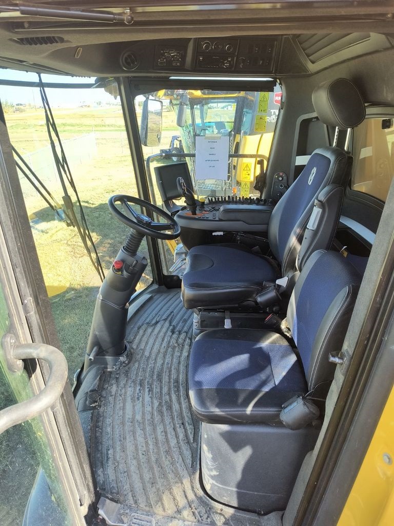 2021 New Holland CR9.90 Combine