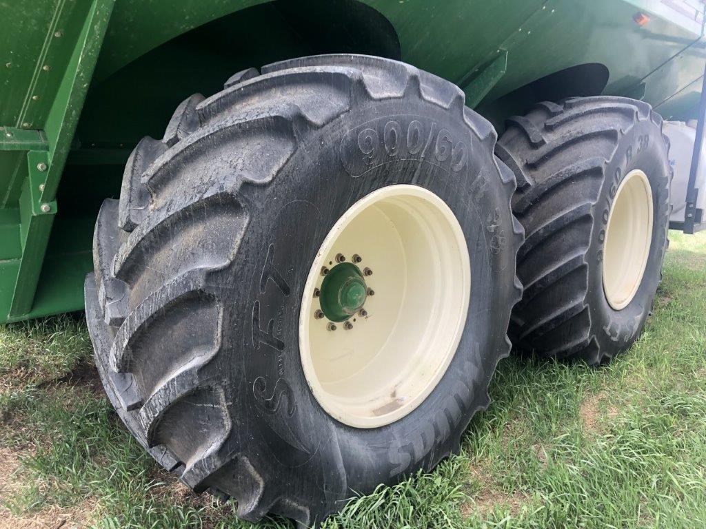 2014 Brent 2096 Grain Cart