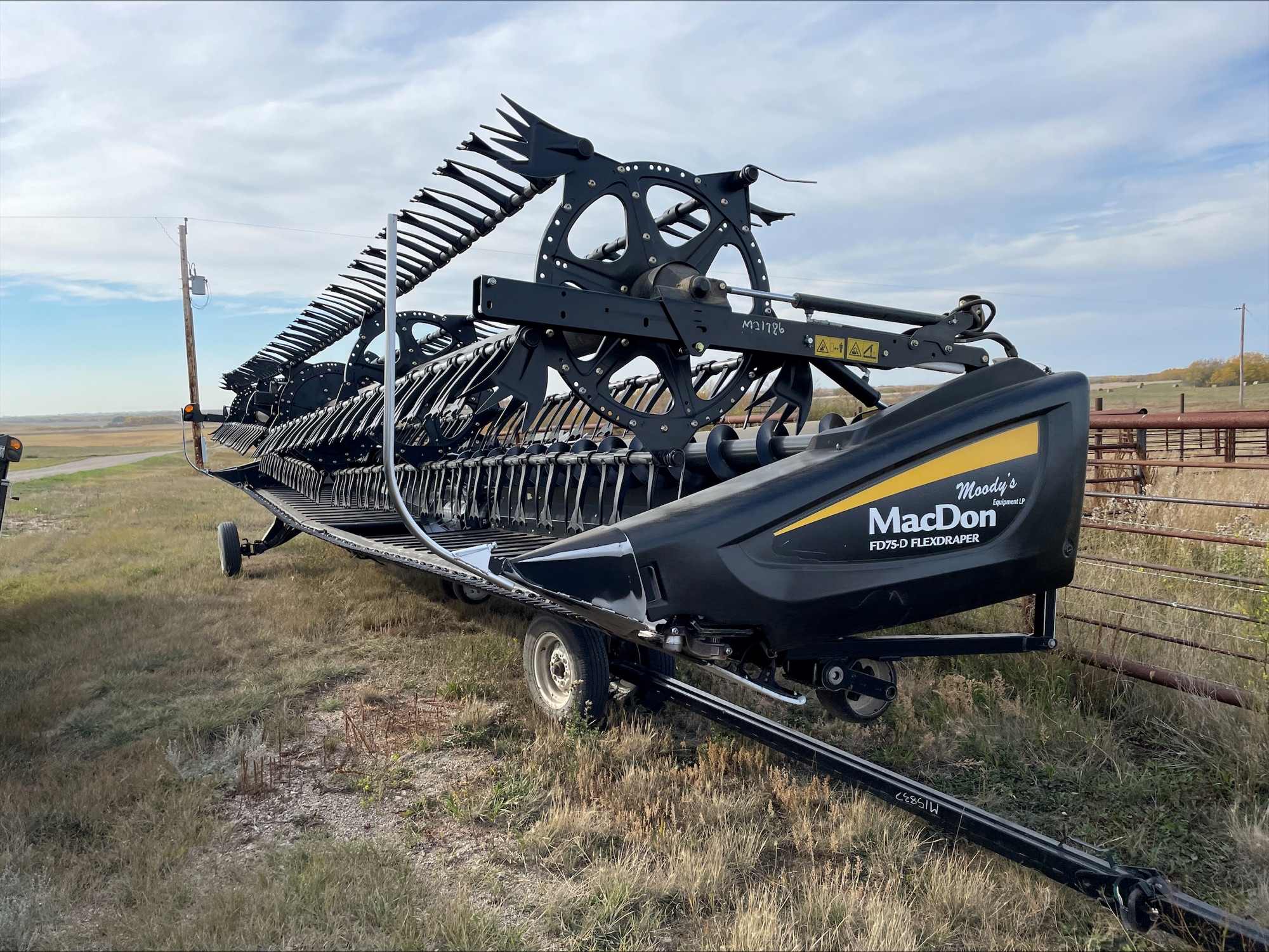 2017 MacDon FD75-40 Header Combine