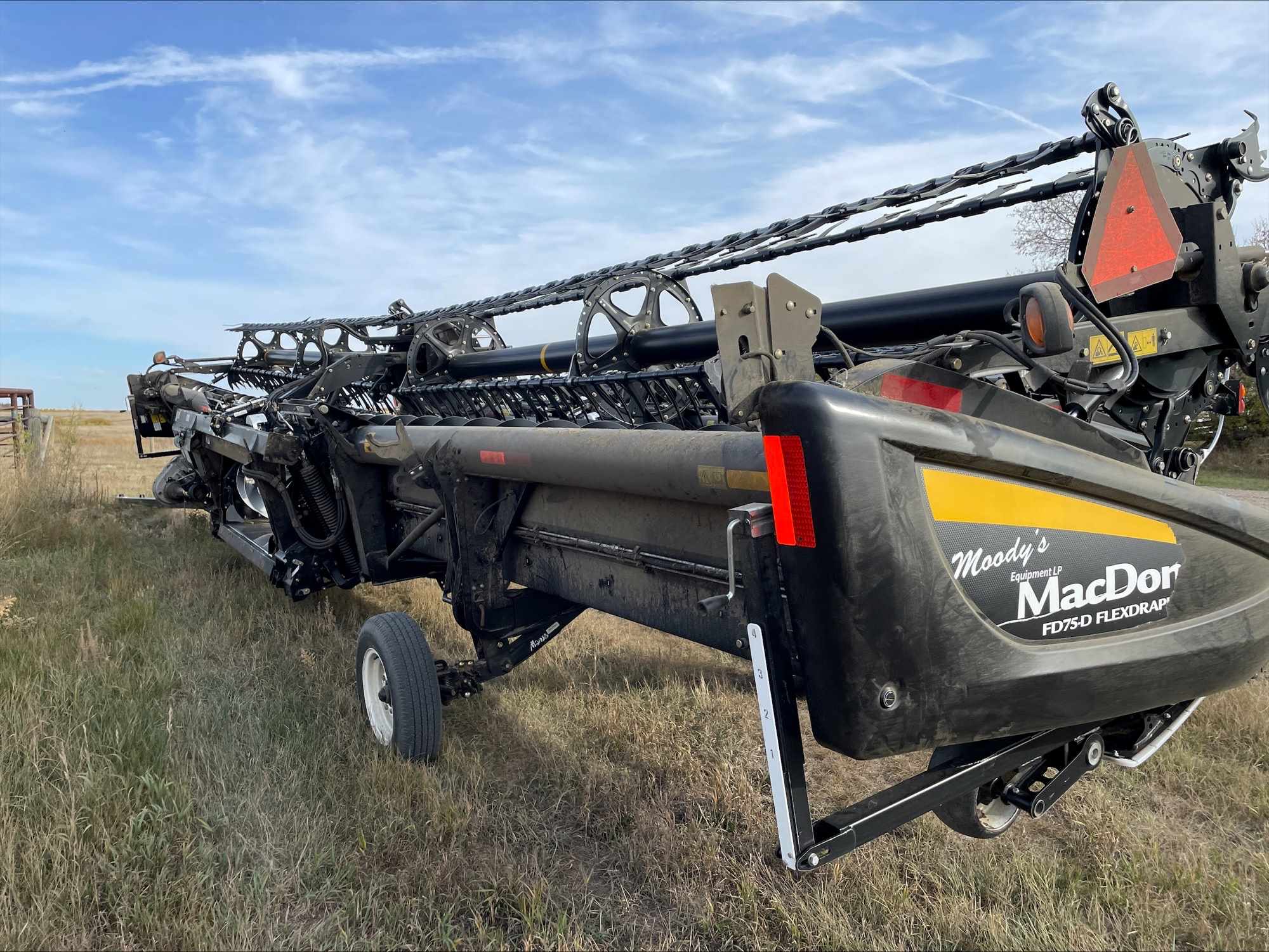 2017 MacDon FD75-40 Header Combine