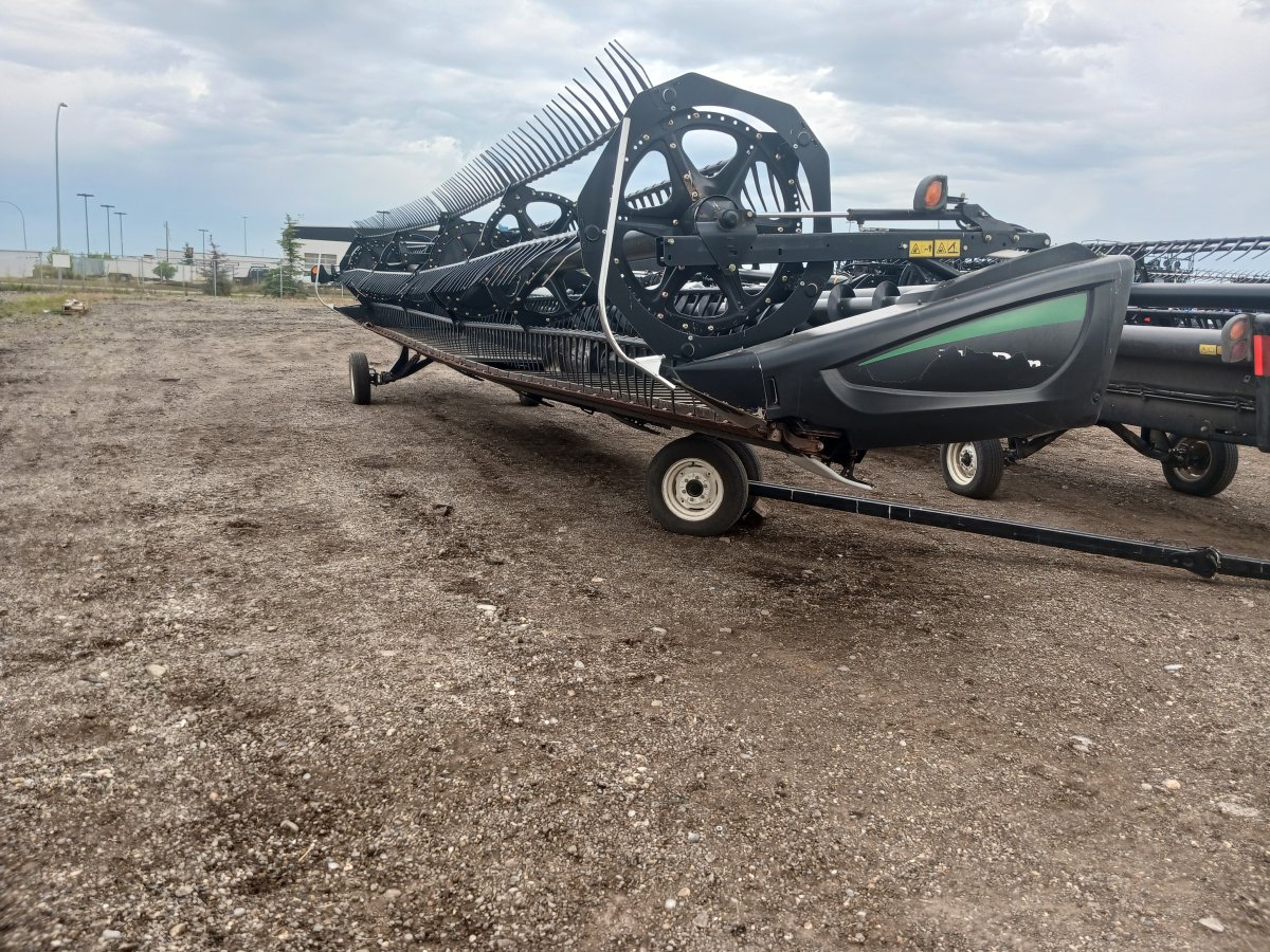 2017 MacDon FD75-40 Header Combine