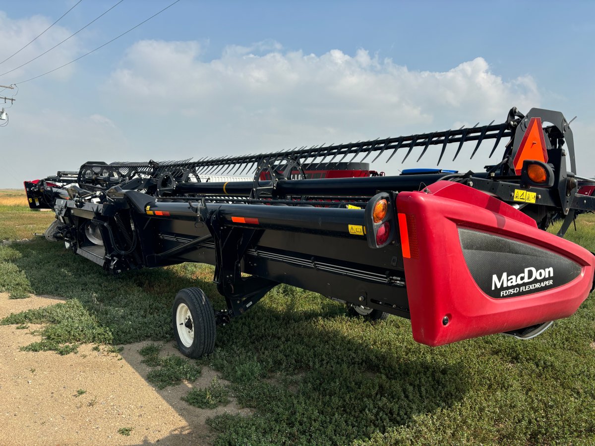 2016 MacDon FD75-45 Header Combine