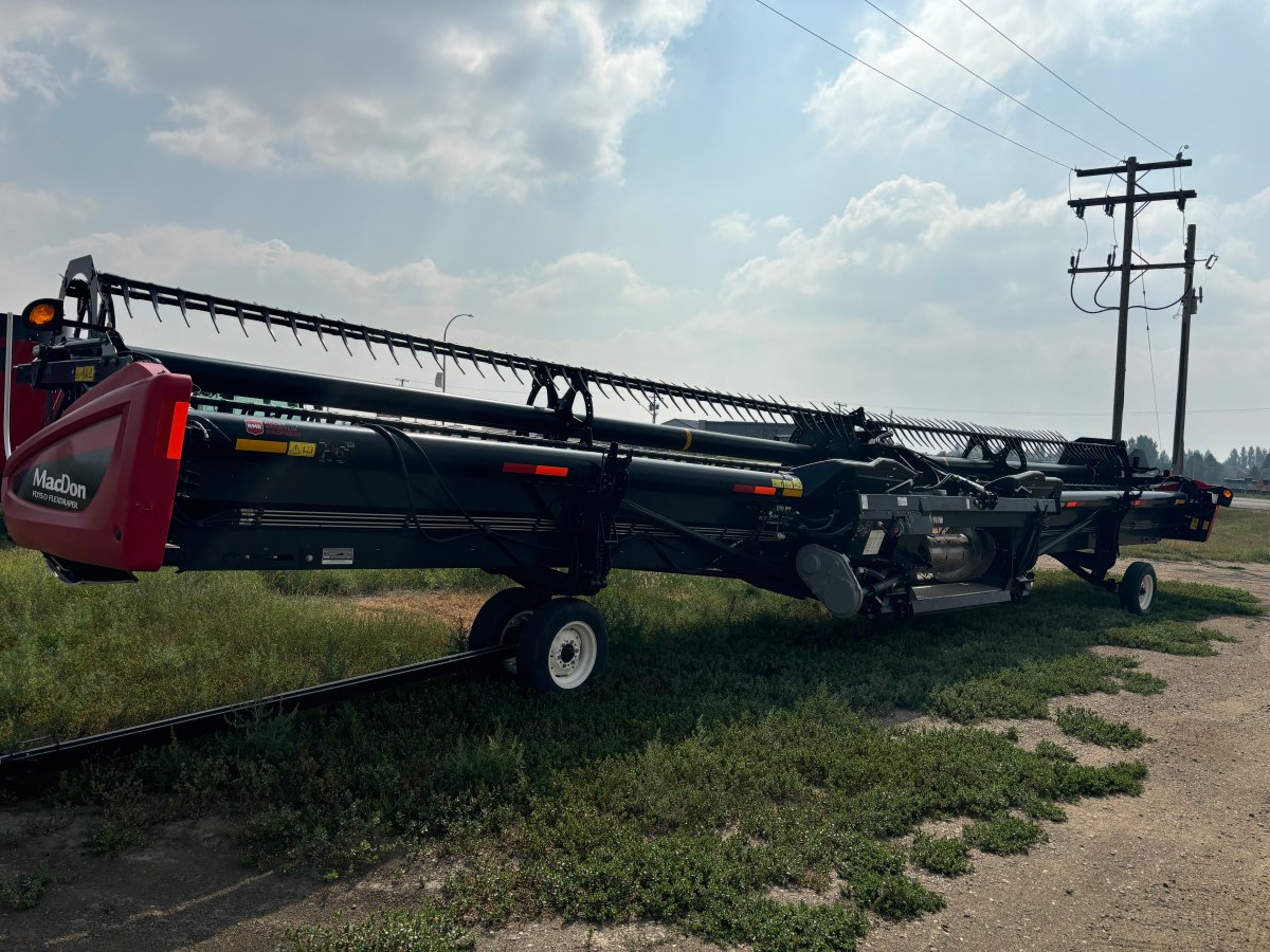 2016 MacDon FD75-45 Header Combine