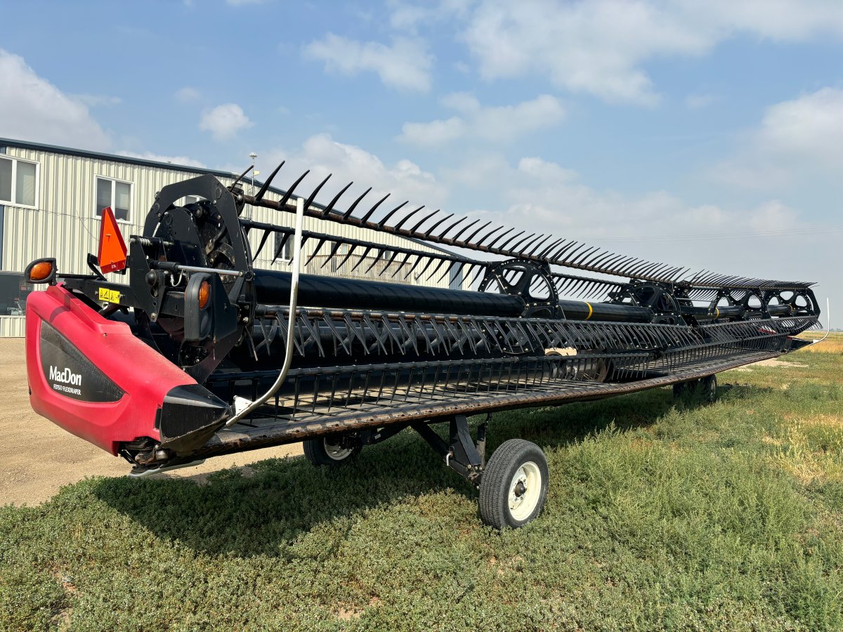 2016 MacDon FD75-45 Header Combine