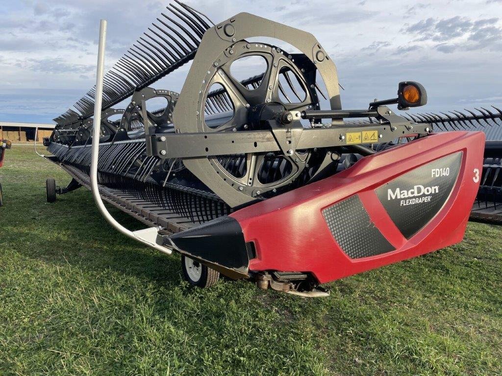 2019 MacDon FD140 Header Combine