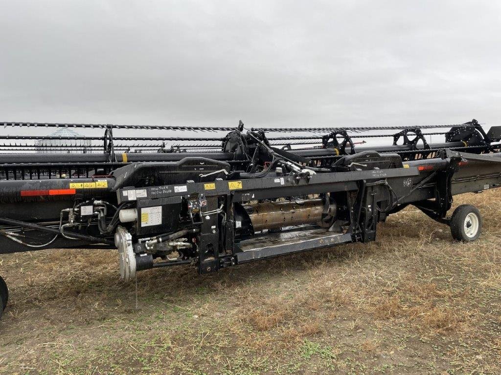 2021 MacDon FD140 Header Combine