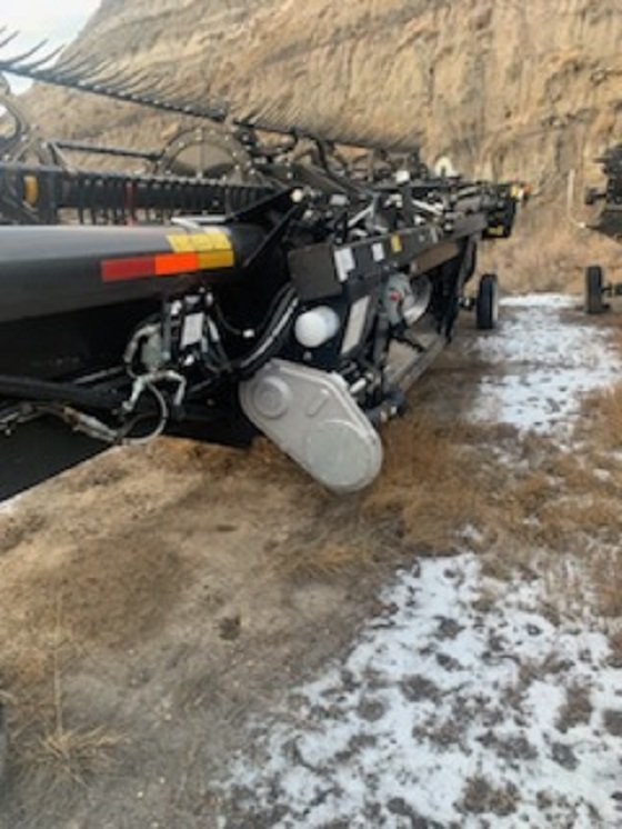 2022 MacDon FD140 Header Combine