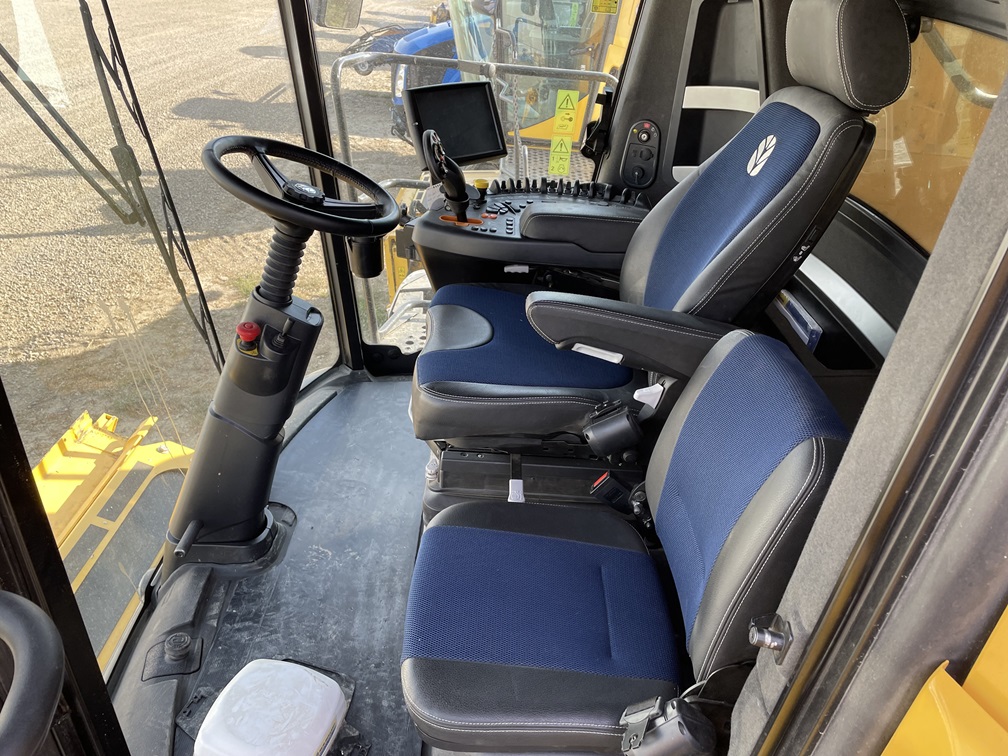 2023 New Holland CR8.90 Combine