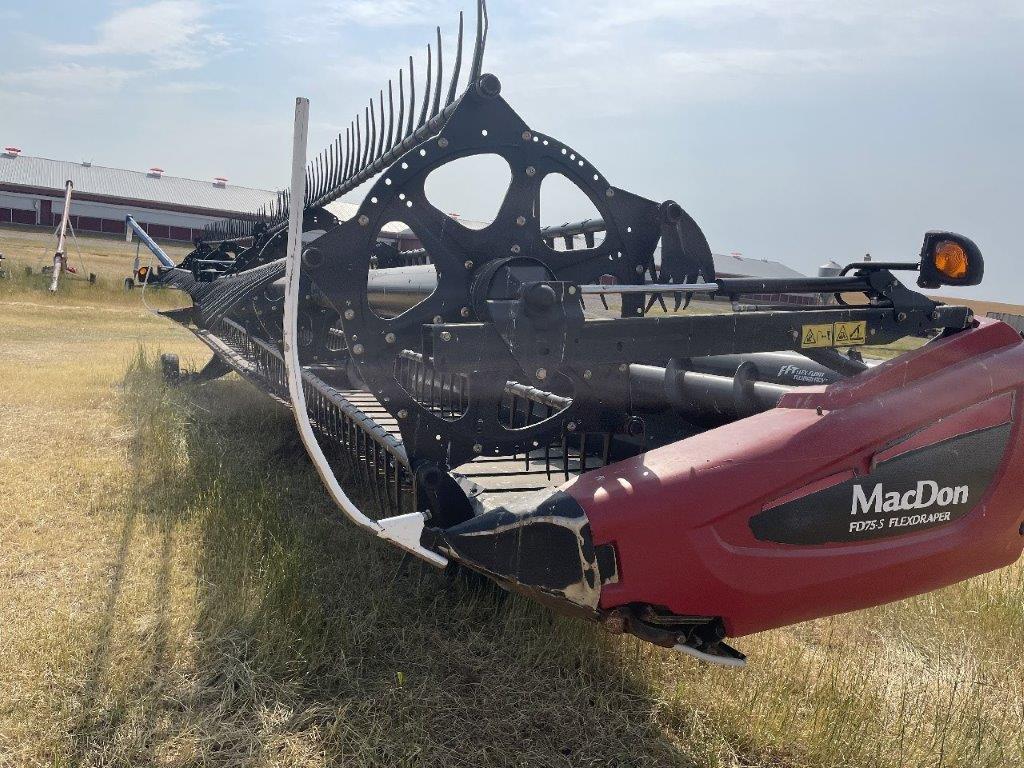 2016 MacDon FD75-40 Header Combine