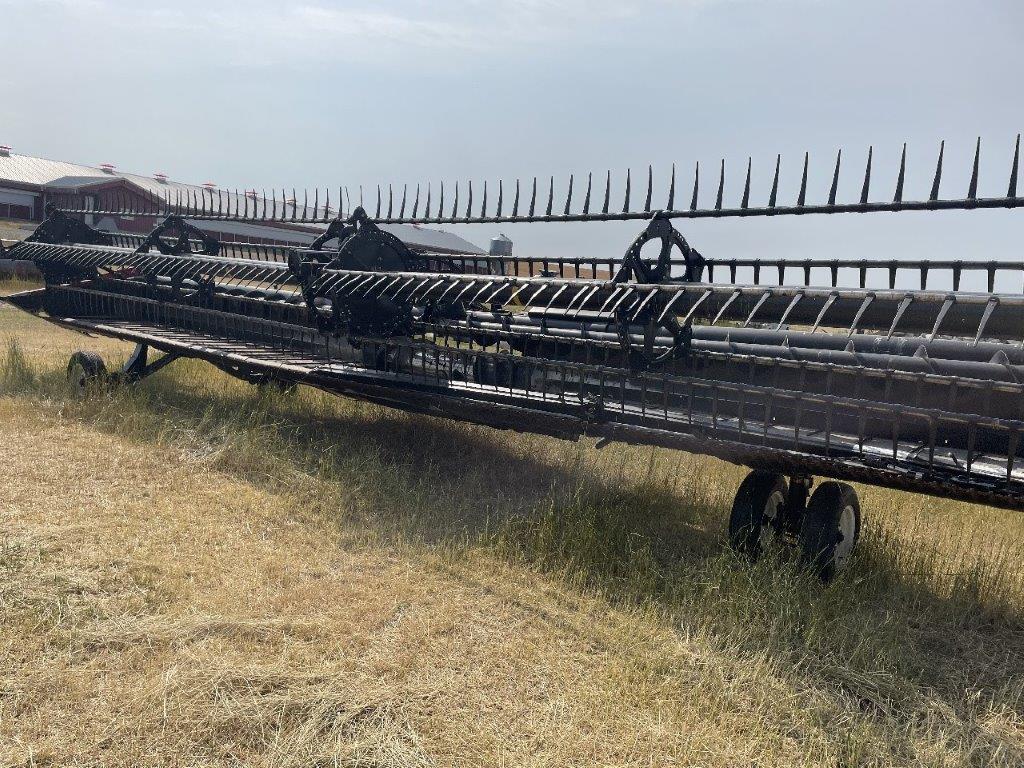 2016 MacDon FD75-40 Header Combine