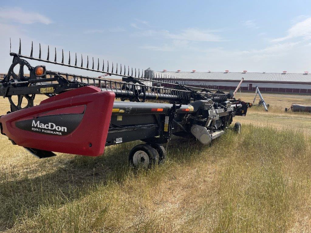 2016 MacDon FD75-40 Header Combine