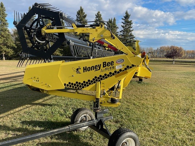 2015 Honey Bee AF245 Header Combine