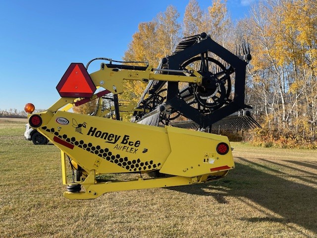 2015 Honey Bee AF245 Header Combine