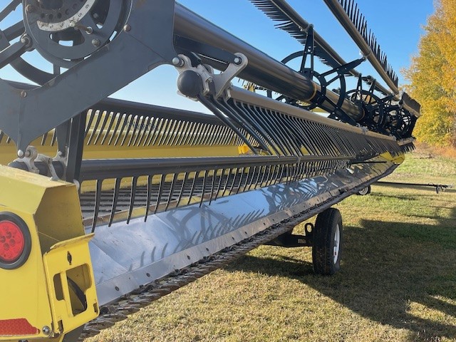 2015 Honey Bee AF245 Header Combine