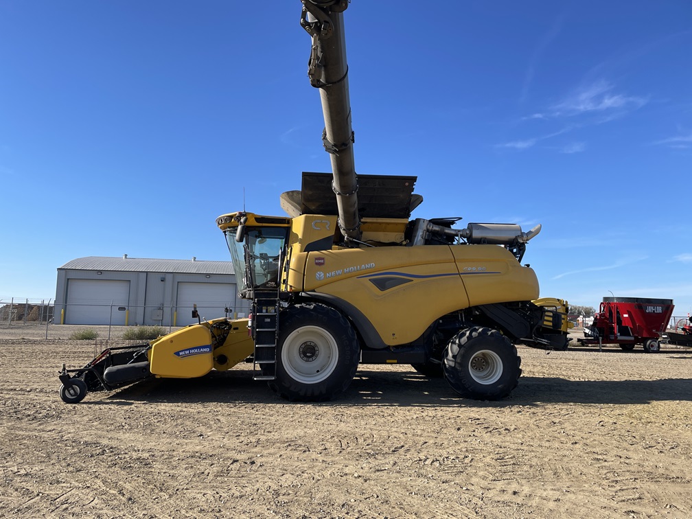 2024 New Holland CR9.90 Combine