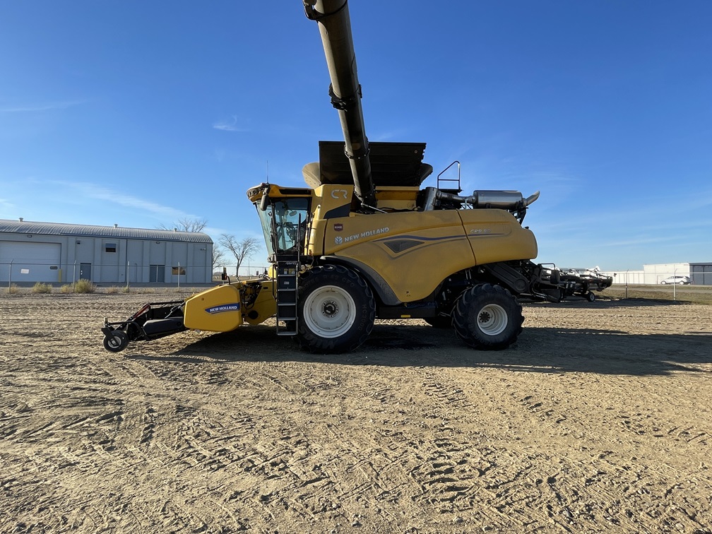 2024 New Holland CR9.90 Combine
