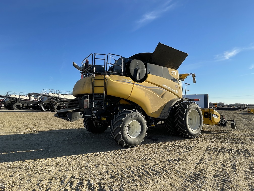 2024 New Holland CR9.90 Combine
