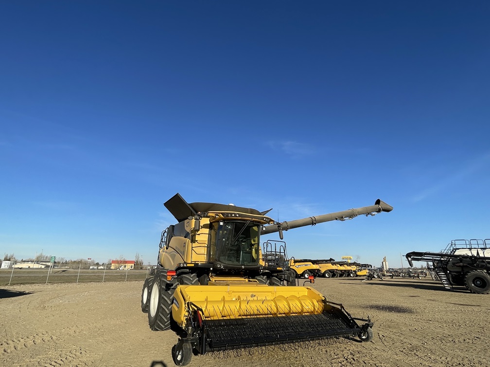 2024 New Holland CR9.90 Combine