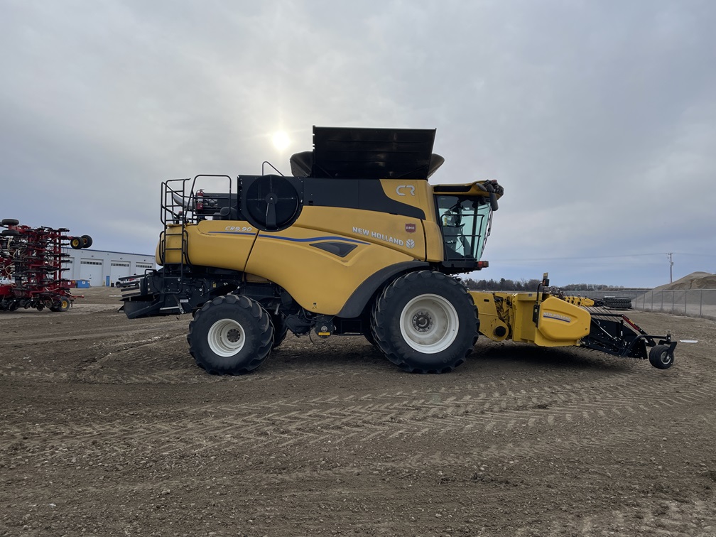 2024 New Holland CR9.90 Combine