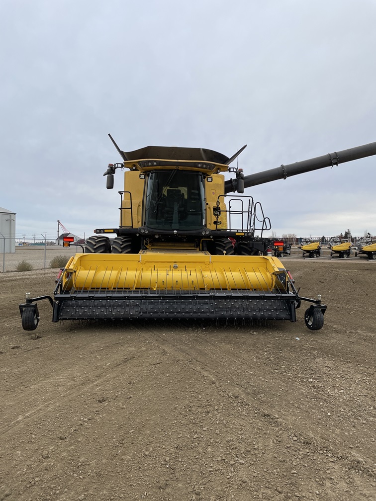 2024 New Holland CR9.90 Combine
