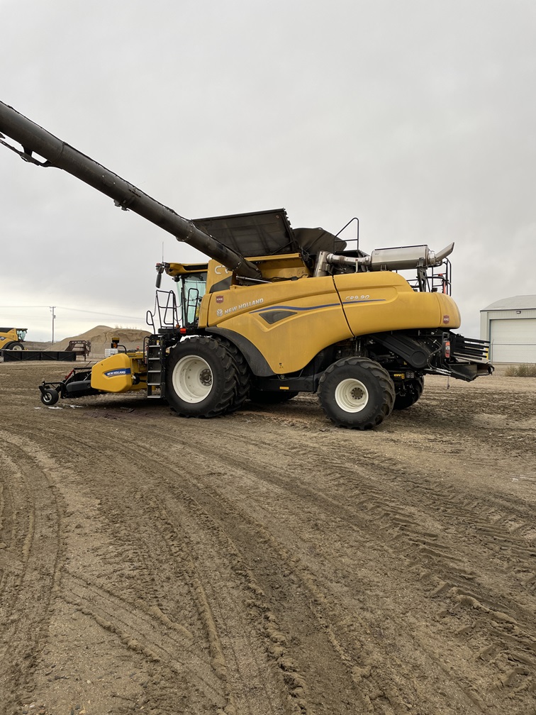 2024 New Holland CR9.90 Combine