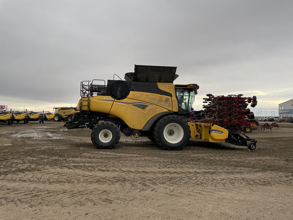 2024 New Holland CR9.90 Combine