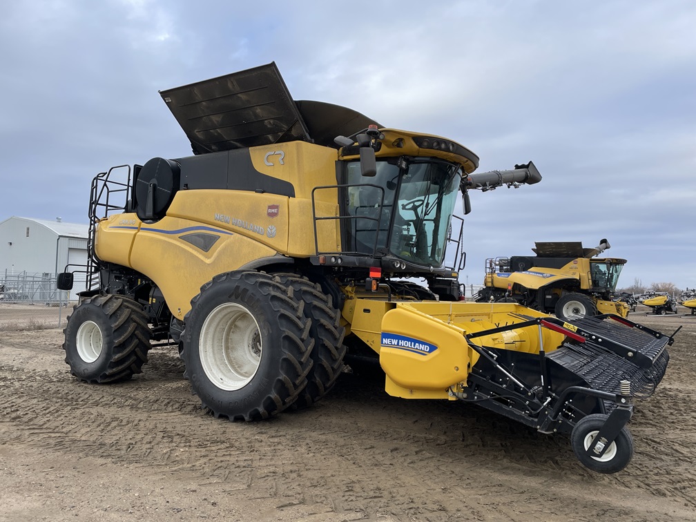 2024 New Holland CR9.90 Combine