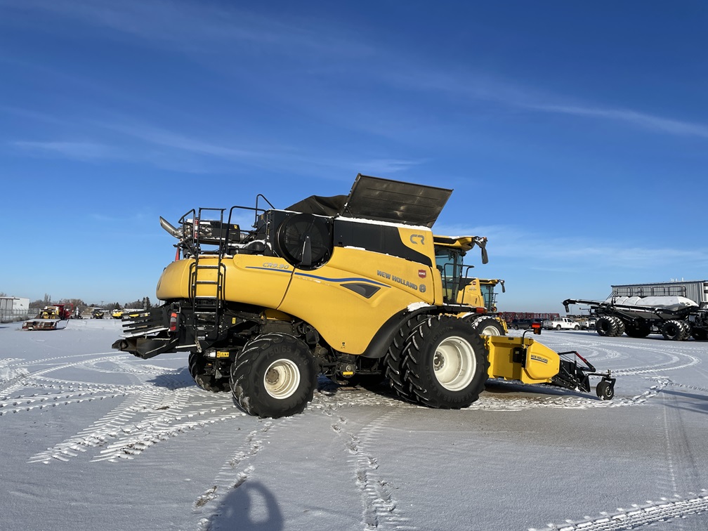 2024 New Holland CR9.90 Combine