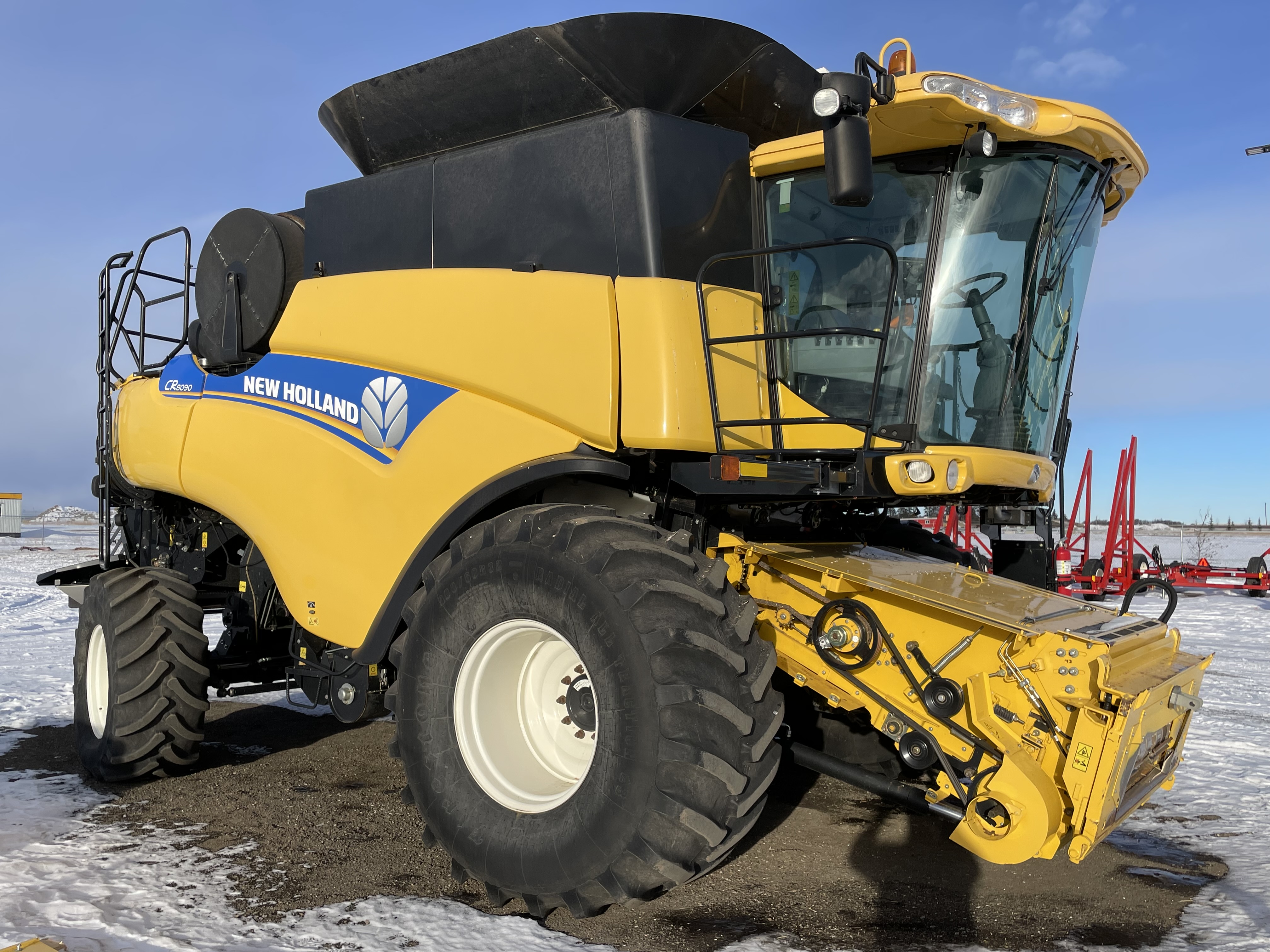 2014 New Holland CR8090 Combine