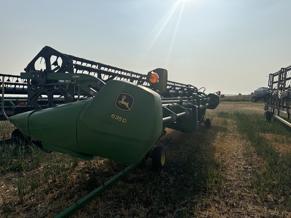 2011 John Deere 635D Header Combine