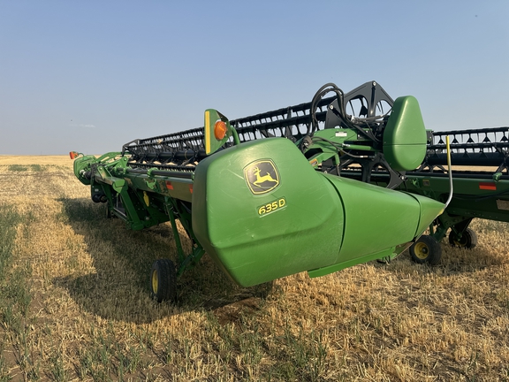 2011 John Deere 635D Header Combine