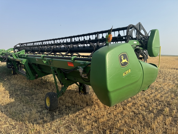 2011 John Deere 635D Header Combine