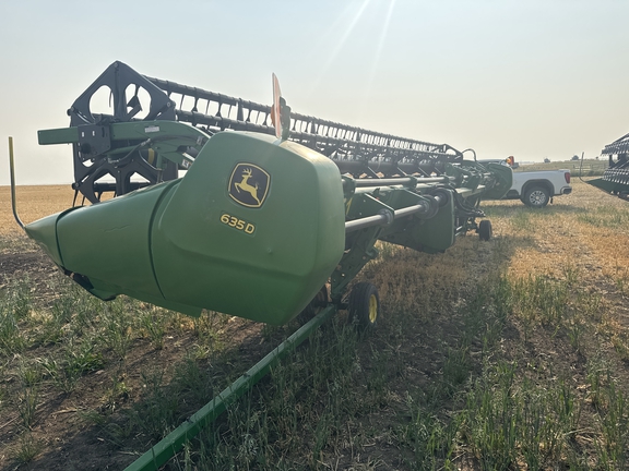 2011 John Deere 635D Header Combine