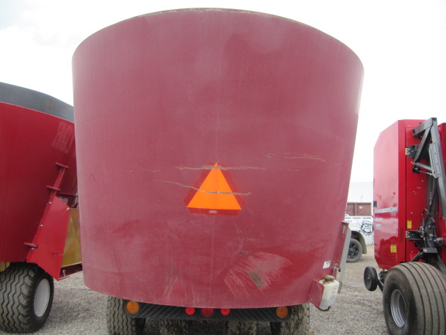 2010 Jay Lor 4990 Vertical Feed Mixer