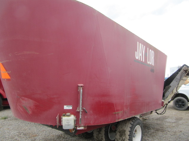 2010 Jay Lor 4990 Vertical Feed Mixer