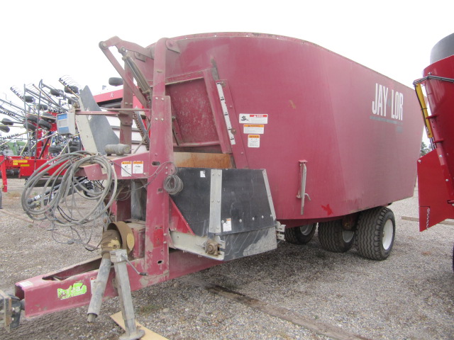 2010 Jay Lor 4990 Vertical Feed Mixer