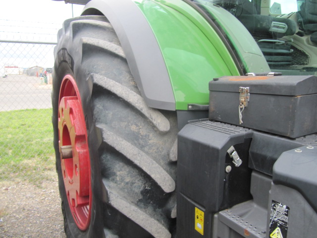 2017 Fendt 724S4 Tractor